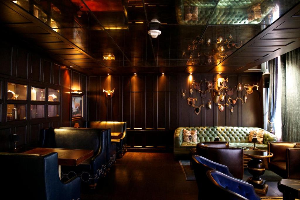 The Hollywood Roosevelt interior